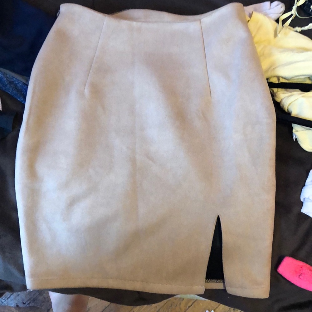 Pencil skirt suede